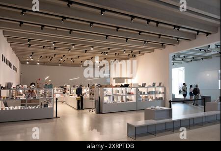 Boutique du Musée Bauhaus intérieur, dédié à l'académie d'art allemande avec des trésors de la plus ancienne collection Bauhaus au monde Banque D'Images