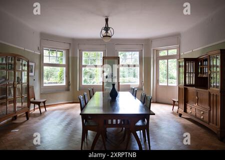 Salle à manger avec meubles à Haus Hohe Pappeln, ancienne demeure de l'architecte et designer belge Henry van de Velde Banque D'Images