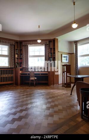 Étude avec mobilier et parquet à Haus Hohe Pappeln, ancienne demeure de l'architecte et designer belge Henry van de Velde Banque D'Images