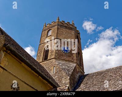 Horloge et clocher de l'église St Mary à Uffington, Oxfordshire, Angleterre, Royaume-Uni Banque D'Images
