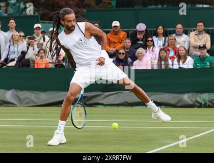 Joueur de tennis jamaïcain Dustin Brown en action aux championnats de Wimbledon 2024, Londres, Angleterre. Banque D'Images