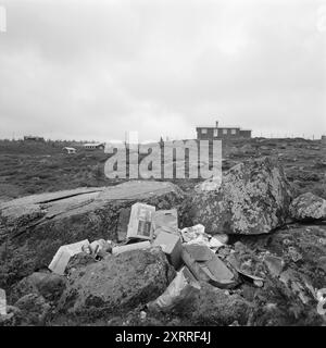 Current 33-4-1967 : la nature comme bac à litière. Les randonneurs ne sont pas doués pour emporter leurs ordures avec eux quand ils vont se promener. De plus en plus de nature est jonchée par les humains, et elle devient de plus en plus visible. Traces de sangliers sur la plaine de montagne à Hallingdal. Dans tous les cas, le papier peut être brûlé - pourquoi ne pouvez-vous pas le faire? Photo : Sverre A. Børretzen / Aktuell / NTB ***PHOTO NON TRAITÉE*** ce texte d'image est traduit automatiquement ce texte d'image est traduit automatiquement Banque D'Images