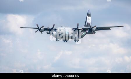 Royal Jordanian Air Force - Lockheed C-130H Hercules, arrivant à la RAF Fairford pour prendre part à l'exposition statique au RIAT 2024. Banque D'Images