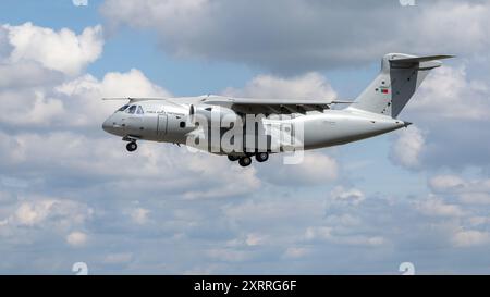 Armée de l'air portugaise - Embraer C-390 Millennium, arrivant à la RAF Fairford pour prendre part à l'exposition statique au Royal International Air Tattoo. Banque D'Images