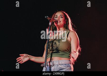 Copenhague, Danemark. 09 août 2024. La chanteuse et compositrice anglaise Jorja Smith donne un concert lors du festival de musique danois Syd for Solen 2024 à Copenhague Banque D'Images