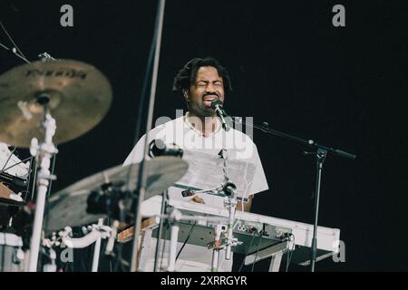 Copenhague, Danemark. 08 août 2024. La chanteuse, compositrice et musicienne anglaise Sampha donne un concert en direct lors du festival de musique danois Syd for Solen 2024 à Copenhague. Banque D'Images