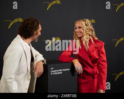 LOCARNO / SUISSE, 12 août 2024. Jeremy Xido et Helena Zengel assistent à un photocall pour le film „Transamazonia“ au 77e Festival du film de Locarno le 12 août 2024 à Locarno, Suisse. Crédits : Walter Gilgen crédit : Walter Gilgen/Alamy Live News Banque D'Images