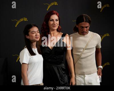 LOCARNO / SUISSE, 12 août 2024. Les acteurs victoire Song, Mina Gajovic et Zakaria Bouti assistent à un photocall pour le film „cent mille milliards“ au 77e Festival du film de Locarno le 12 août 2024 à Locarno, en Suisse. Crédits : Walter Gilgen crédit : Walter Gilgen/Alamy Live News Banque D'Images