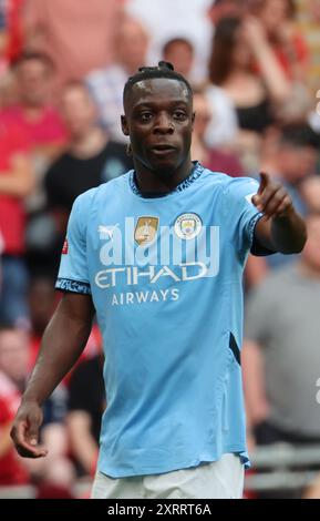 Londres, Royaume-Uni. 10 août 2024. LONDRES, ANGLETERRE - 10 AOÛT : Jeremy Doku de Manchester City en action lors du FA Community Shield entre Manchester City et Manchester United au stade de Wembley le 10 août 2024 à Londres, Angleterre. Crédit : action Foto Sport/Alamy Live News Banque D'Images