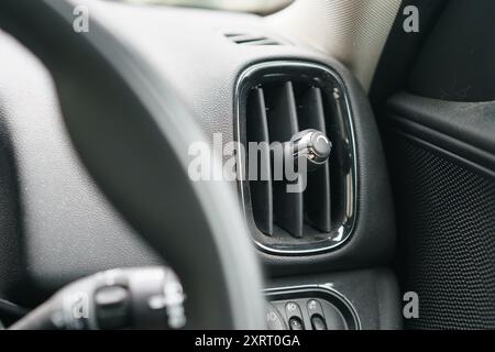 Bouche d'air conditionné à l'intérieur d'une voiture Banque D'Images