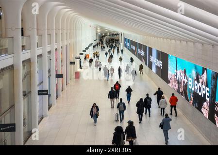 Westfield World Trade Center Mall dans l'oculus au centre-ville de Manhattan Banque D'Images