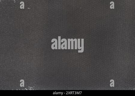 Texture du papier avec de l'encre gris foncé comme arrière-plan, vue de dessus Banque D'Images