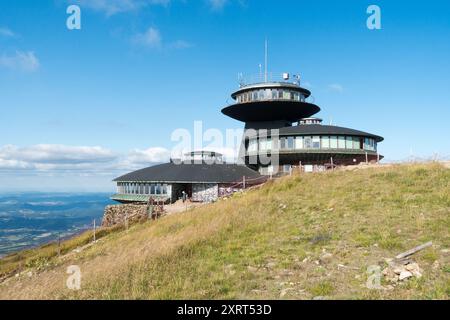 Meteo Observatory Building au sommet de Sniezka Pologne Banque D'Images