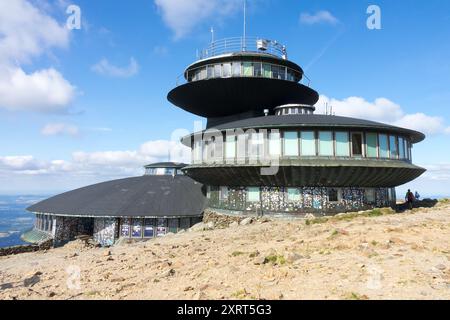 Meteo Observatory Building au sommet de Sniezka Pologne Banque D'Images