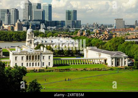 Londres, Angleterre, Royaume-Uni. 09 septembre 2010 : vue panoramique de Greenwich Park avec la skyline de Londres en arrière-plan. Banque D'Images