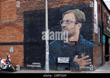 Une vue générale (GV) du mur d'art Klopp par le graffiti Akse sur Jamaica Street dans le triangle Baltique, Liverpool, Grande-Bretagne. La murale rend hommage à Banque D'Images