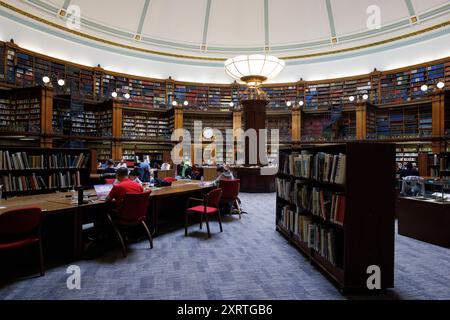 Vue générale (GV) de la salle de lecture Picton à l'intérieur de la bibliothèque centrale et du bureau d'enregistrement de Liverpool, en Grande-Bretagne. Image prise le 5 août 2024. © Banque D'Images