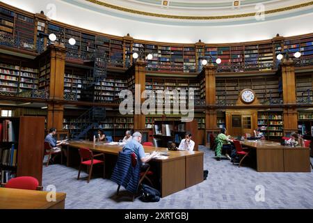 Vue générale (GV) de la salle de lecture Picton à l'intérieur de la bibliothèque centrale et du bureau d'enregistrement de Liverpool, en Grande-Bretagne. Image prise le 5 août 2024. © Banque D'Images