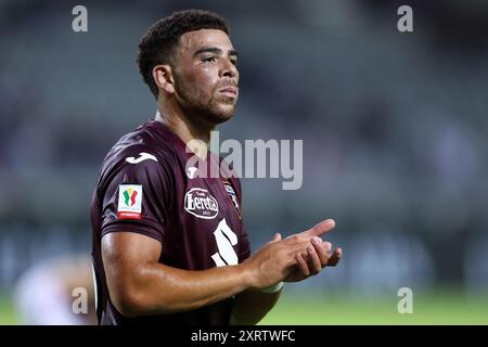 Turin, Italie. 11 août 2024. Che Adams du Torino FC célèbre la fin du match de la Coppa Italia Round of 32 entre le Torino FC et le Cosenza Calcio au Stadio Olimpico le 11 août 2024 à Turin, Italie . Crédit : Marco Canoniero/Alamy Live News Banque D'Images