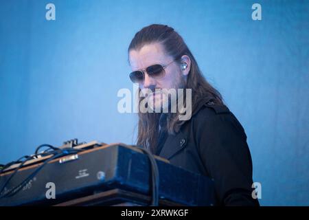 Trondheim, Norvège. 07 août 2024. Le groupe de rock norvégien CC Cowboys donne un concert au Sverresborg Folkemuseum de Trondheim. Banque D'Images