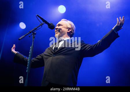Trondheim, Norvège. 07 août 2024. Le musicien, chanteur et compositeur suédois Lars Winnerbäck, lauréat d'un Grammy, donne un concert au Sverresborg Folkemuseum de Trondheim. Banque D'Images