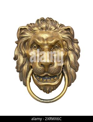 Butoir de porte à tête de lion doré isolatd sur fond blanc avec chemin de découpage Banque D'Images