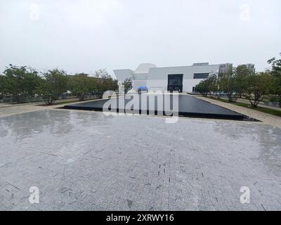 Toronto, ON, Canada - 21 mai 2024 : vue au Musée Aga Khan le jour de pluie Banque D'Images