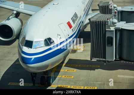 Avion Air China sur l'aéroport international d'Incheon à Incheon, près de Séoul, Corée du Sud, le 18 avril 2024 Banque D'Images