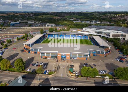 Vue aérienne générale du SMH Group Stadium, Chesterfield au SMH Group Stadium, Chesterfield, Angleterre, Royaume-Uni le 9 août 2024 crédit : Every second Media/Alamy Live News Banque D'Images