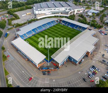 Vue aérienne générale du SMH Group Stadium, Chesterfield au SMH Group Stadium, Chesterfield, Angleterre, Royaume-Uni le 9 août 2024 crédit : Every second Media/Alamy Live News Banque D'Images