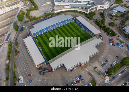 Vue aérienne générale du SMH Group Stadium, Chesterfield au SMH Group Stadium, Chesterfield, Angleterre, Royaume-Uni le 9 août 2024 crédit : Every second Media/Alamy Live News Banque D'Images