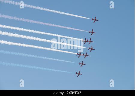 Les flèches rouges au Blackpool Air Show, inaugurant l'événement à 14h, samedi 9 août 2024 Banque D'Images