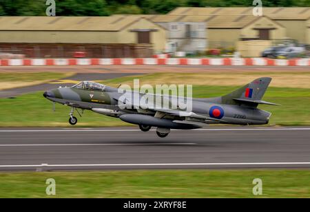 Hawker Hunter ZZ190 de Hawker Hunter Aviation, départ le jour des départs au Royal International Air Tattoo Banque D'Images