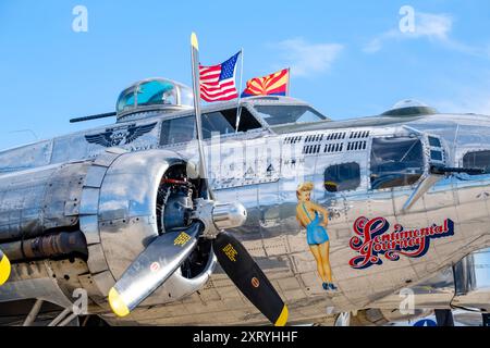 Boeing B-17 Flying Fortress cockpit d'avion de bombardier vintage, art pin-up fille, voyage sentimental, avion B17 USA restauré pendant la seconde Guerre mondiale Banque D'Images