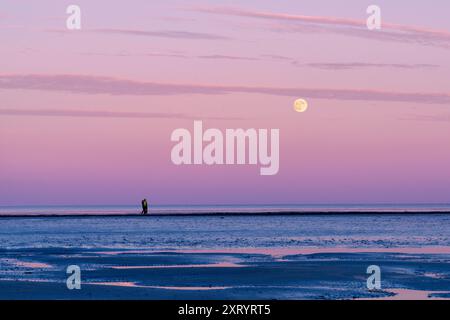 Pleine lune sur puis plage à Cornwall, Royaume-Uni Banque D'Images