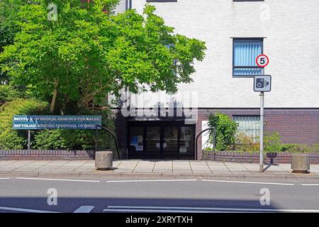 Institute of Medical Genetics for Wales Building, University Hospital of Wales, Heath Park, Cardiff. Pays de Galles du Sud. Prise en août 2024 Banque D'Images