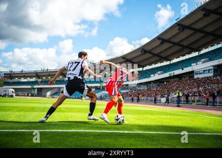 Rodrigo Riquelme et Andrea Cambiaso lors du match entre l'Atlético de Madrid et la Juventus à Ullevi à Gothenburg le 11 août 2024 11 août 2024 Banque D'Images