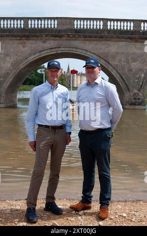 Stamford, Royaume-Uni. 12 août 2024. Le concepteur du parcours de cross-country Defender Burghley, Derek Di Grazia, et le directeur des événements, Martyn Johnson, lors de la journée des médias précédant l'événement, en prévision des procès du Defender Burghley Horse Trials 2024, qui se déroulent dans le domaine de Burghley House à Stamford, Lincolnshire, Angleterre, Royaume-Uni. Crédit : Jonathan Clarke/Alamy Live News Banque D'Images