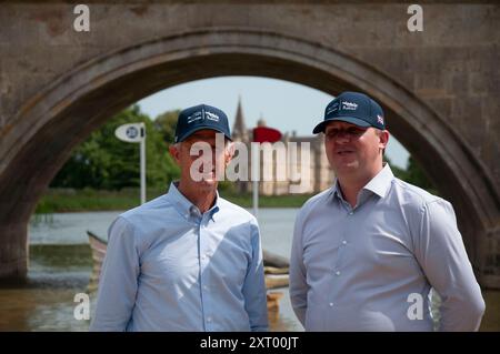 Stamford, Royaume-Uni. 12 août 2024. Le concepteur du parcours de cross-country Defender Burghley, Derek Di Grazia, et le directeur des événements, Martyn Johnson, lors de la journée des médias précédant l'événement, en prévision des procès du Defender Burghley Horse Trials 2024, qui se déroulent dans le domaine de Burghley House à Stamford, Lincolnshire, Angleterre, Royaume-Uni. Crédit : Jonathan Clarke/Alamy Live News Banque D'Images