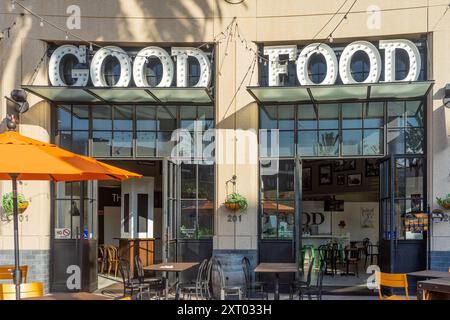 Anaheim, CA, États-Unis - 26 juillet 2024 : entrée à une aire de restauration nommée Good Food située sur Center Street Promenade dans le centre-ville d'Anaheim, Califo Banque D'Images