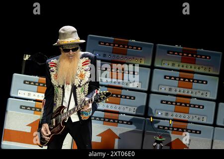 LONDRES, ANGLETERRE : ZZ Top performer lors de leur seul spectacle britannique de 2024 à Wembley Arena. Avec la participation des artistes : Billy Gibbons où : Londres, Royaume-Uni quand : 11 Jul 2024 crédit : Neil Lupin/WENN Banque D'Images