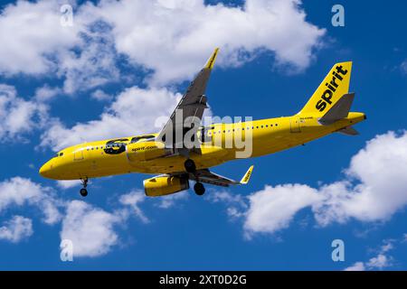 Harry Reid Airport, 8-10-24 Las Vegas, NV États-Unis Spirit Airlines Airbus A320 N648NK en finale pour 26L à l'aéroport international Harry Reid Banque D'Images