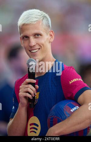 Barcelone, ESP. 12 août 2024. FC BARCELONE vs AS MONACO 12 août 2024 Dani Olmo avant le match entre le FC Barcelone et L'AS Monaco correspondant au Trophée Joan Gamper au stade Olimpic de Montjuic à Barcelone, Espagne. Crédit : Rosdemora/Alamy Live News Banque D'Images