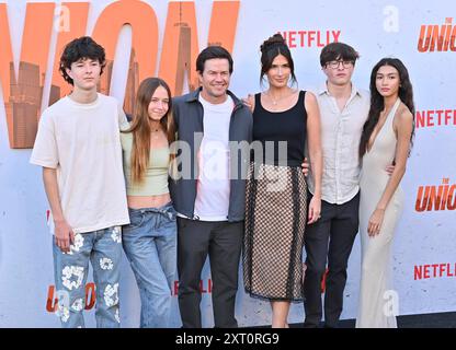 Hollywood, CA USA - 12 août 2024 : Rhea Durham, Mark Wahlberg assiste à la première de The Union de Netflix. Banque D'Images