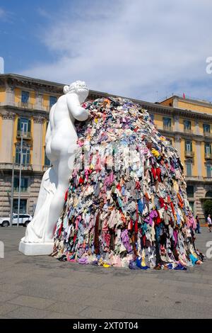 La Vénus de Rags, installation artistique et sculpture de Michelangelo Pistoletto, Piazza del Municipio, Naples, Italie Banque D'Images