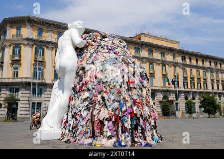 La Vénus de Rags, installation artistique et sculpture de Michelangelo Pistoletto, Piazza del Municipio, Naples, Italie Banque D'Images