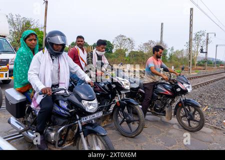 Moto un moyen de transport populaire photographié au Madhya Pradesh, Inde en mai Banque D'Images