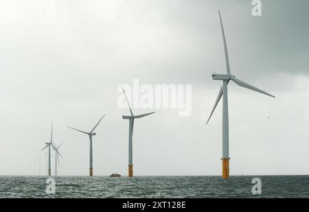 Photo du dossier datée du 21/08/08 d’une vue générale du parc éolien offshore Inner Dowsing en mer du Nord. L'Ofgem a approuvé une "super autoroute" électrique de 3,4 milliards de livres sterling entre l'Écosse et l'Angleterre dans le cadre du plus grand investissement unique pour l'infrastructure de transport d'électricité en Grande-Bretagne. Date d'émission : mardi 13 août 2024. Banque D'Images