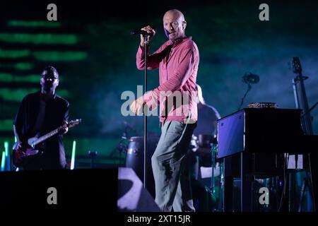 Pompéi, Italie. 18 juillet 2024. Biagio Antonacci se produit en concert à l'Anfiteatro degli Scavi pour la tournée 'Funziona solo se stiamo insieme' de 2024 à Pompéi. Crédit : SOPA images Limited/Alamy Live News Banque D'Images