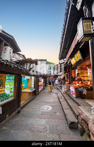 Chonqing, Chine - 7 mai 2024 : ville ancienne de Ciqikou, une attraction touristique célèbre à Chonqing. Banque D'Images